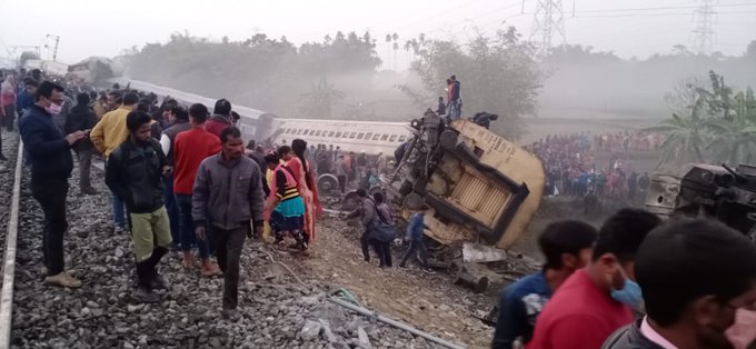 Train Accident: बीकानेर-गुवाहाटी एक्सप्रेस की 12 बोगियां पटरी उतरीं, 4 यात्रियों की मौत