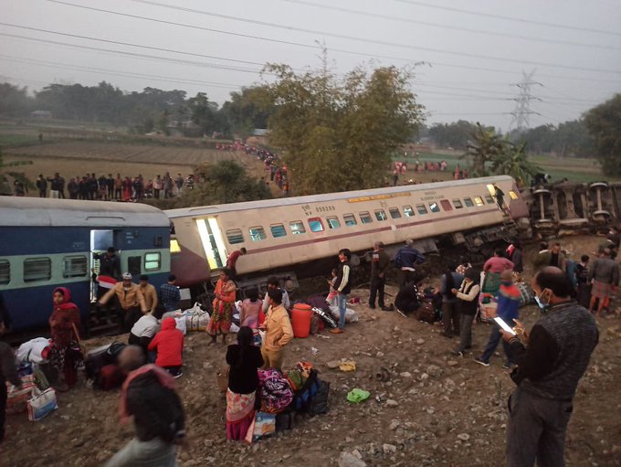Train Accident: बीकानेर-गुवाहाटी एक्सप्रेस की 12 बोगियां पटरी उतरीं, 4 यात्रियों की मौत